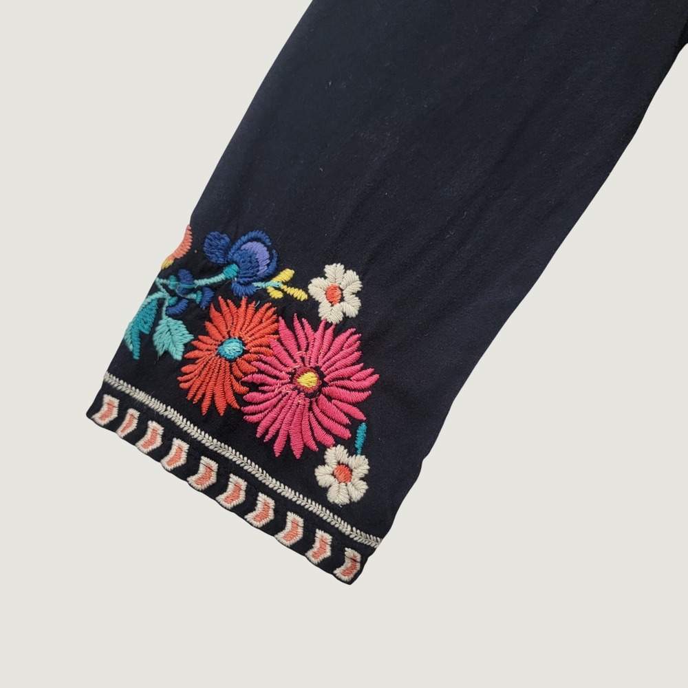 JW Los Angeles Johnny Was Black Floral Embroidered Boho V-Neck Top S 3/4 Sleeve - Picture 3 of 11